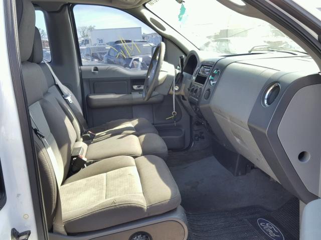 1FTRF12245KA96138 - 2005 FORD F150 Սպիտակ լուսանկար 5