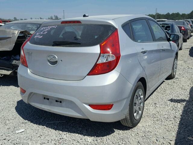 KMHCT5AE9HU339285 - 2017 HYUNDAI ACCENT SE SILVER photo 4