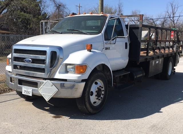 3FRXF75414V605047 - 2004 FORD F750 SUPER WHITE photo 2