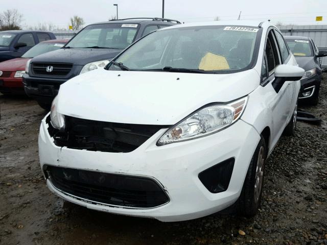 3FADP4BJ9CM185523 - 2012 FORD FIESTA SE WHITE photo 2