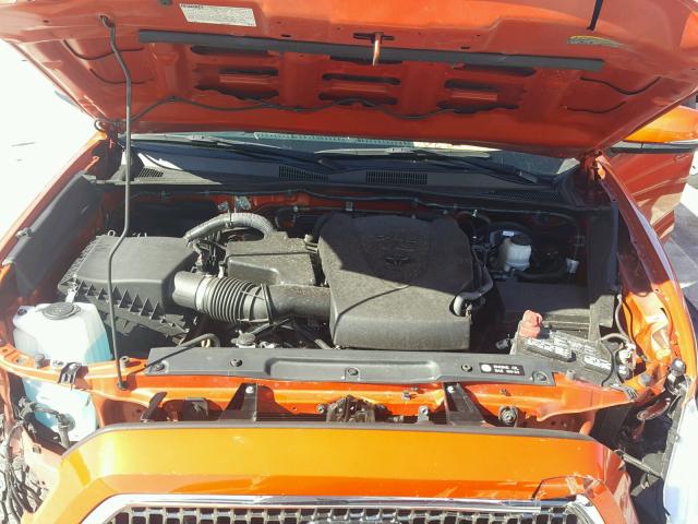 5TFCZ5AN3GX031951 - 2016 TOYOTA TACOMA DOU ORANGE photo 7