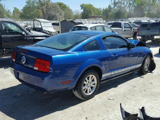 1ZVFT80N875289358 - 2007 FORD MUSTANG BLUE photo 4