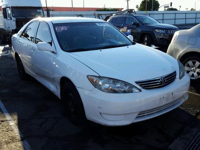 4T1BE32K05U416989 - 2005 TOYOTA CAMRY LE WHITE photo 1