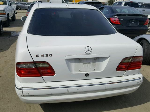 WDBJF70J31B180020 - 2001 MERCEDES-BENZ E 430 WHITE photo 9