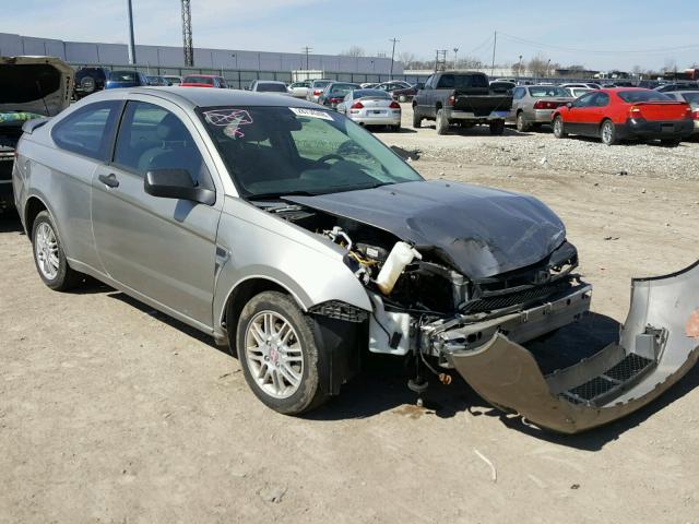 1FAHP33N38W247227 - 2008 FORD FOCUS SE SILVER photo 1