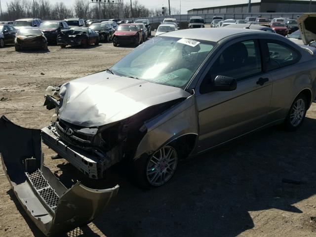 1FAHP33N38W247227 - 2008 FORD FOCUS SE SILVER photo 2