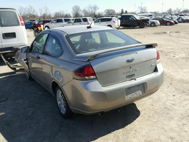 1FAHP33N38W247227 - 2008 FORD FOCUS SE SILVER photo 3