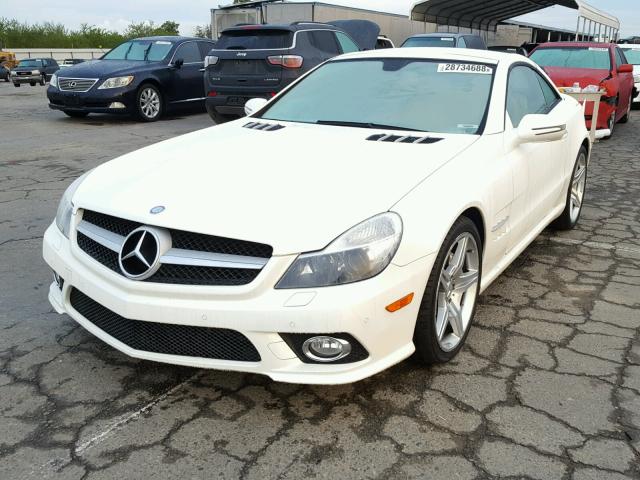 WDBSK71F49F149311 - 2009 MERCEDES-BENZ SL 550 WHITE photo 2