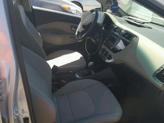 KNADM4A38G6572685 - 2016 KIA RIO LX Արծաթագույն լուսանկար 5