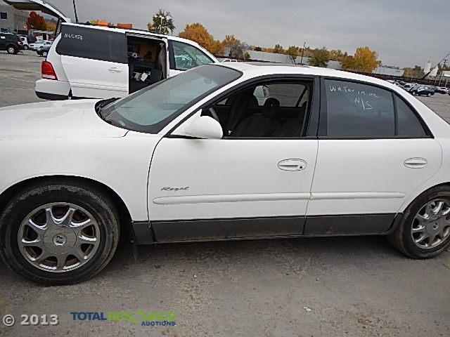 2G4WF551411317059 - 2001 BUICK REGAL GS WHITE photo 10