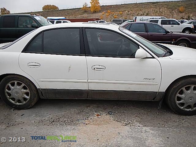 2G4WF551411317059 - 2001 BUICK REGAL GS WHITE photo 9