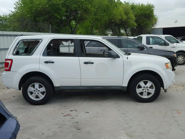 1FMCU0C78AKC28212 - 2010 FORD ESCAPE XLS WHITE photo 9