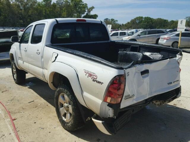 5TEMU52N87Z378881 - 2007 TOYOTA TACOMA DOU WHITE photo 3