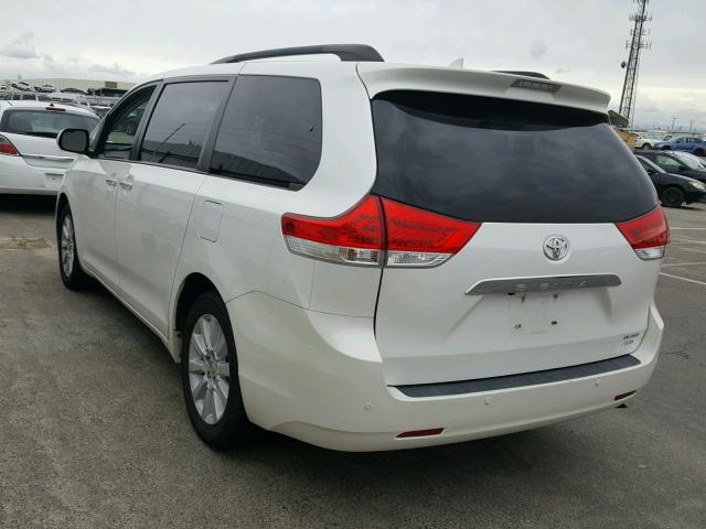 5TDDK3DCXDS053180 - 2013 TOYOTA SIENNA XLE WHITE photo 3