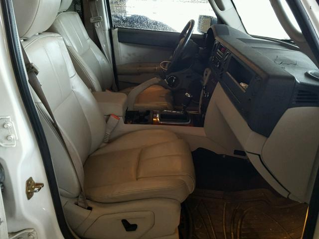 1J8HH58296C226682 - 2006 JEEP COMMANDER WHITE photo 5