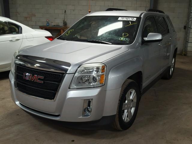 2CTFLTEC7B6378904 - 2011 GMC TERRAIN SL SILVER photo 2