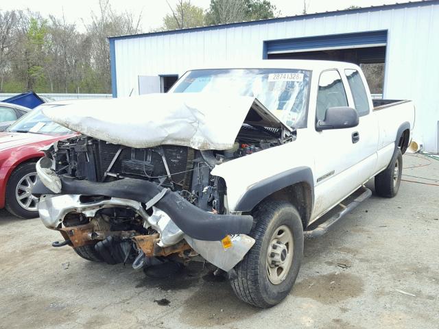 1GTHC29U31E340257 - 2001 GMC SIERRA C25 WHITE photo 2