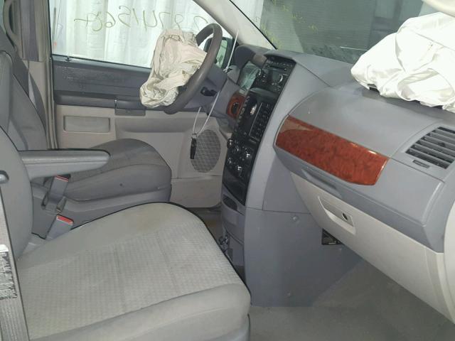 2A8HR44H38R818784 - 2008 CHRYSLER TOWN & COU GRAY photo 5