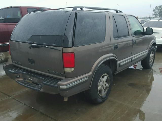 1GNDT13W1W2298514 - 1998 CHEVROLET BLAZER BROWN photo 4