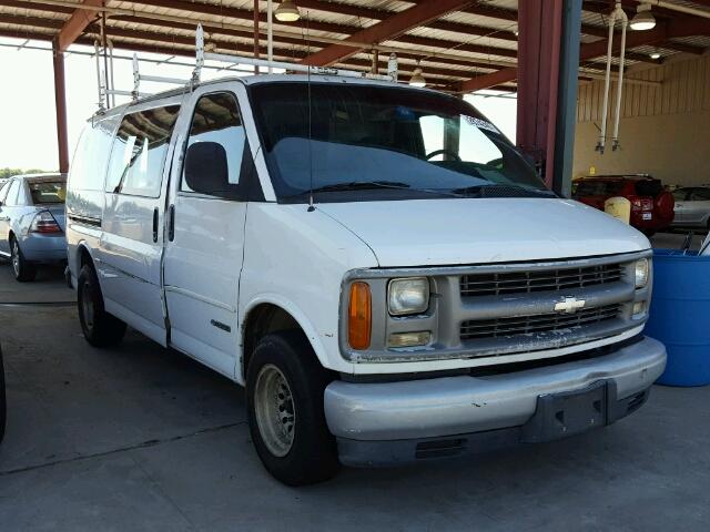 1GCEG15WX21215001 - 2002 CHEVROLET EXPRESS G1 WHITE photo 1