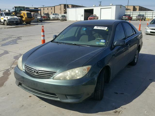 4T1BE32K85U097096 - 2005 TOYOTA CAMRY LE GREEN photo 2