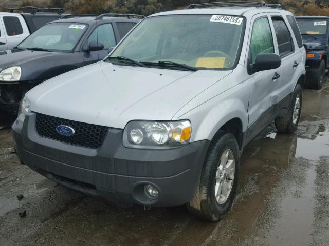 1FMCU93156KB65223 - 2006 FORD ESCAPE XLT SILVER photo 2