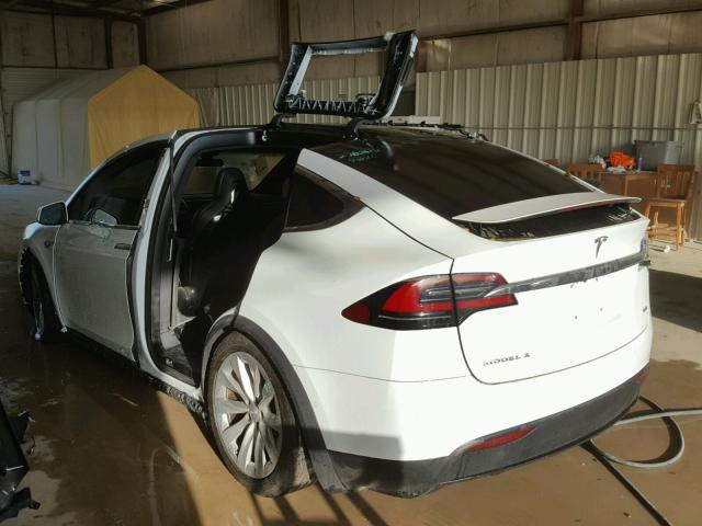 5YJXCBE26GF015173 - 2016 TESLA MODEL X WHITE photo 3