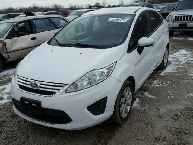 3FADP4BJ1CM108208 - 2012 FORD FIESTA SE WHITE photo 2