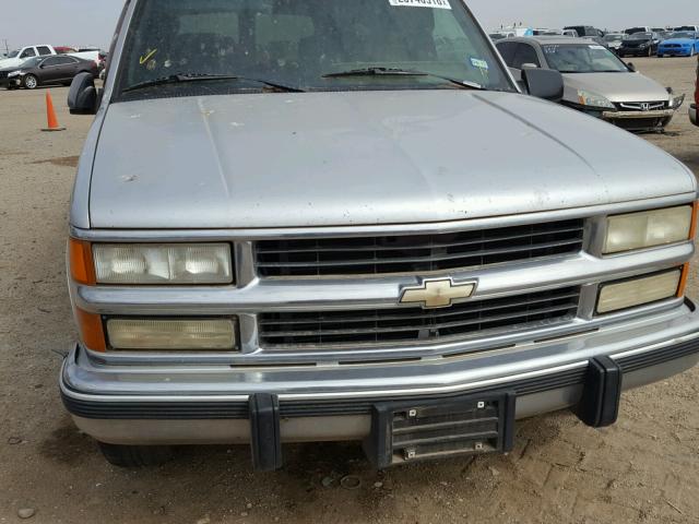 1GNEC16K6RJ399328 - 1994 CHEVROLET SUBURBAN C SILVER photo 10