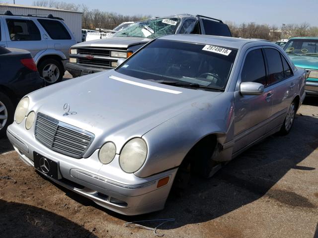 WDBJF65J01B242136 - 2001 MERCEDES-BENZ E 320 SILVER photo 2