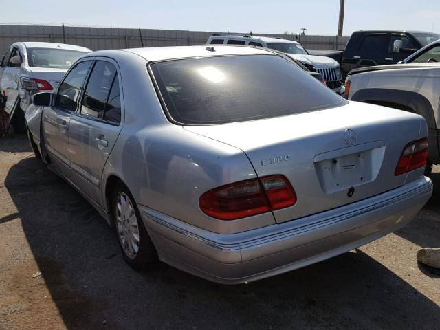 WDBJF65J01B242136 - 2001 MERCEDES-BENZ E 320 SILVER photo 3