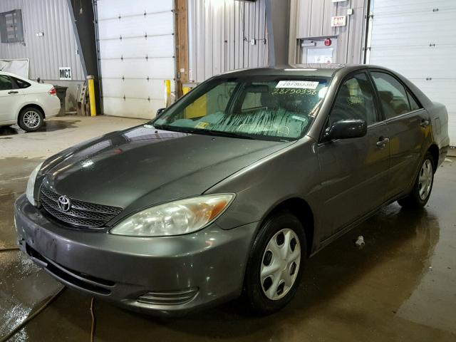 4T1BE32K14U888259 - 2004 TOYOTA CAMRY LE CHARCOAL photo 2