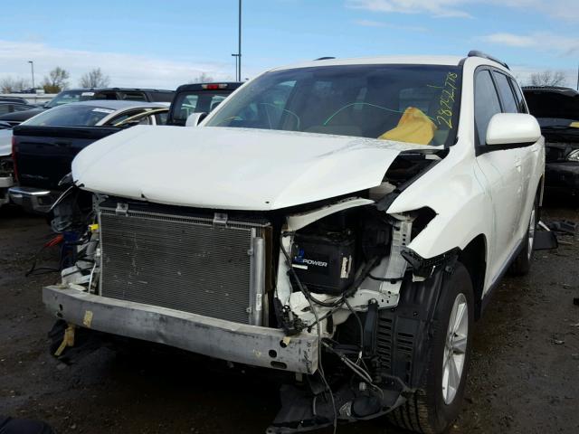 5TDBK3EH8DS247272 - 2013 TOYOTA HIGHLANDER WHITE photo 2