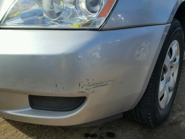 KNDMB233796317572 - 2009 KIA SEDONA EX SILVER photo 9