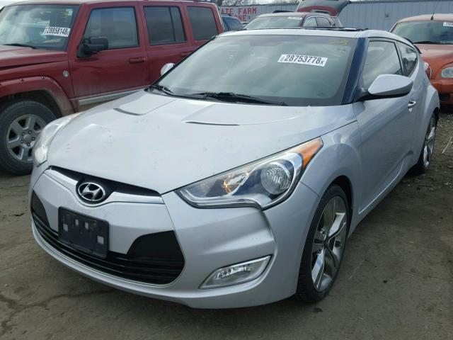 KMHTC6AD6DU105063 - 2013 HYUNDAI VELOSTER B SILVER photo 2