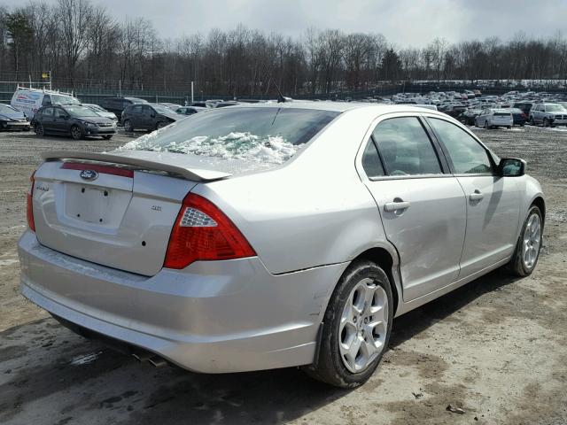 3FAHP0HA6BR260374 - 2011 FORD FUSION SE SILVER photo 4