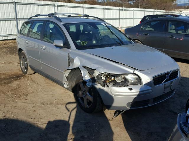 YV1MJ682152059250 - 2005 VOLVO V50 T5 SILVER photo 1