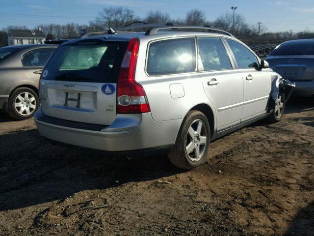 YV1MJ682152059250 - 2005 VOLVO V50 T5 SILVER photo 4