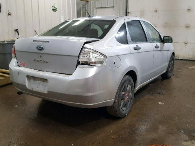 1FAHP34N48W195170 - 2008 FORD FOCUS S/SE SILVER photo 4