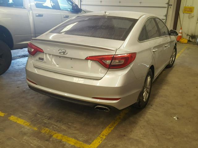 5NPE24AF2FH235084 - 2015 HYUNDAI SONATA SE SILVER photo 4