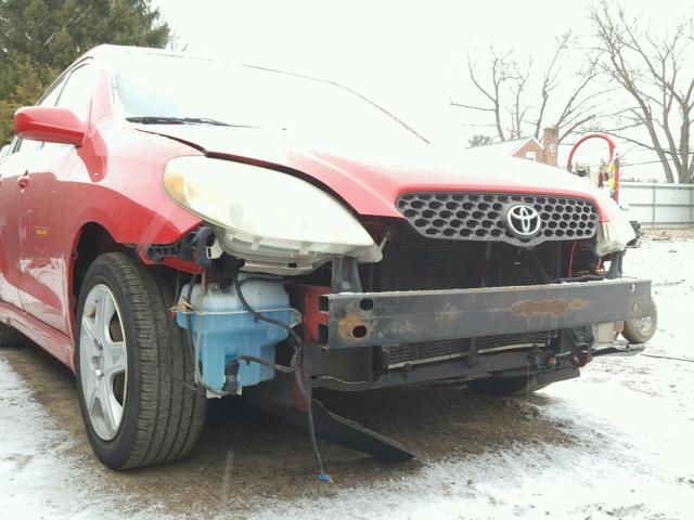 2T1KR32E23C041104 - 2003 TOYOTA MATRIX RED photo 9