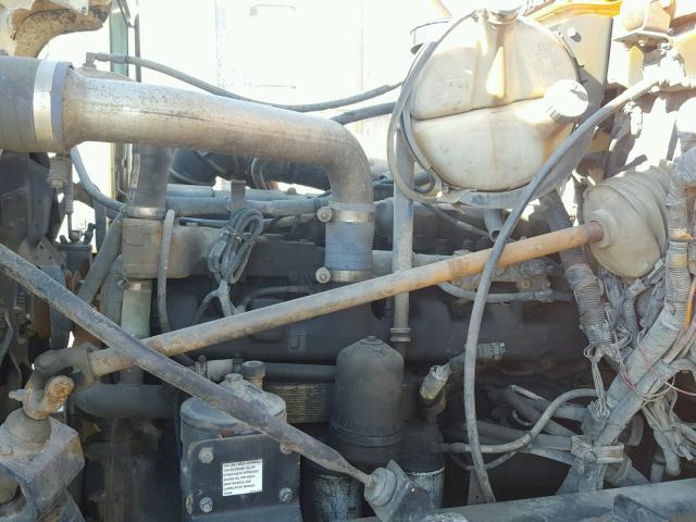 1M2P267C82M063690 - 2002 MACK 600 RD600 TWO TONE photo 7