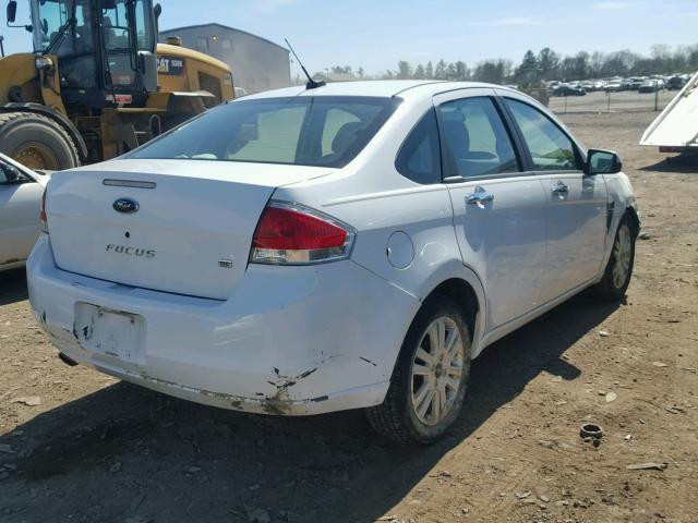 1FAHP35N98W248184 - 2008 FORD FOCUS SE WHITE photo 4