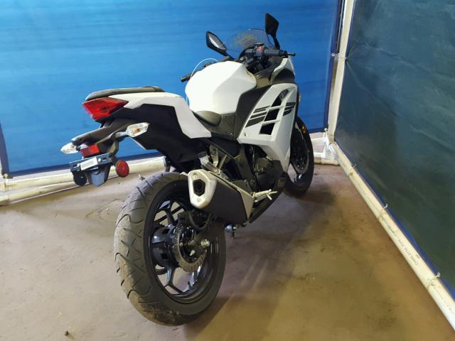 JKAEX8A18HDA32798 - 2017 KAWASAKI EX300 A WHITE photo 4