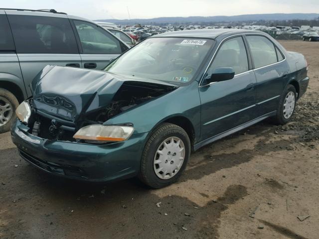 1HGCG66592A005713 - 2002 HONDA ACCORD LX GREEN photo 2