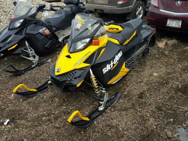 2BPSUECB8CV000580 - 2012 SKID ROTAX 600 YELLOW photo 2