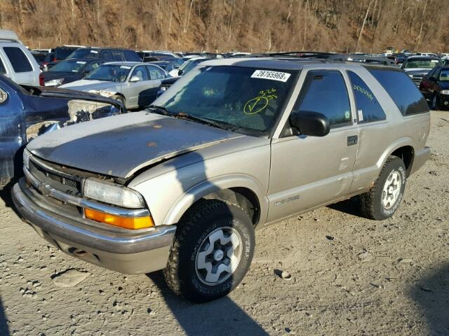 1GNCT18W81K133704 - 2001 CHEVROLET BLAZER TAN photo 2