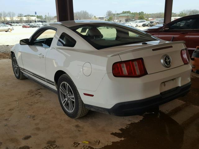 1ZVBP8AN7A5136463 - 2010 FORD MUSTANG WHITE photo 3