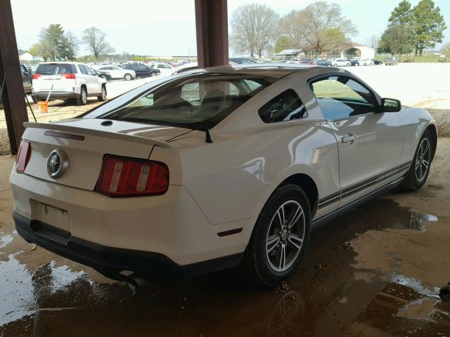 1ZVBP8AN7A5136463 - 2010 FORD MUSTANG WHITE photo 4