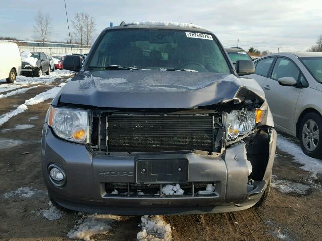 1FMCU0DG0BKA56628 - 2011 FORD ESCAPE XLT GRAY photo 9